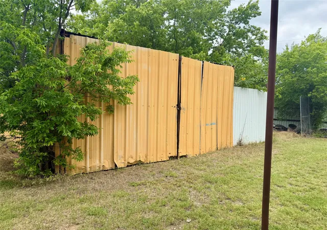 Homes for sale in Eastland, TX | 407 S Lamar St, Eastland, TX 76448 | MLS# 21305452