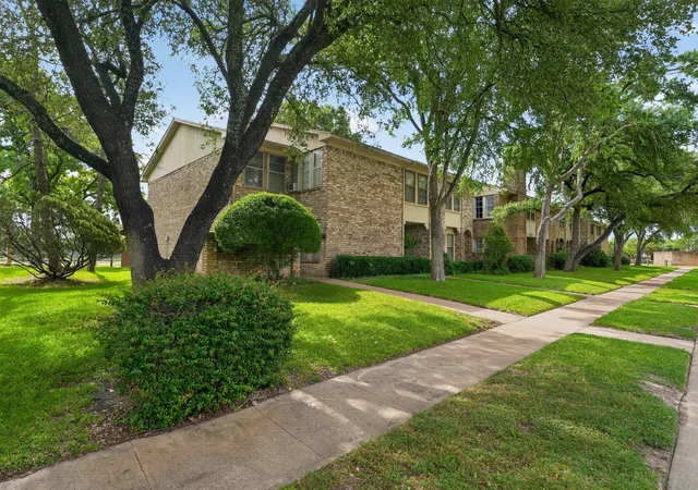 Homes for sale in Richardson, TX | 717 Towne House Ln, Richardson, TX 75081 | MLS# 21305454