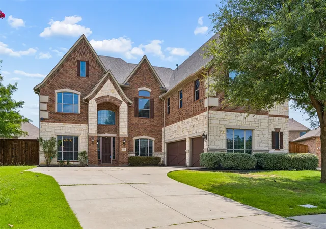 Homes for sale in Carrollton, TX | 4136 Choctaw Dr, Carrollton, TX 75010 | MLS# 21305488