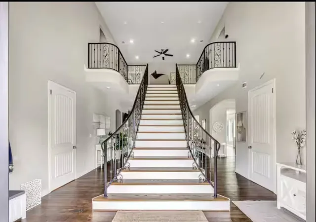 Photo 3 of Single family home for sale at 202 Scenic Dr, Rockwall, TX 75032 | MLS# 21305431 | Listing updated on 2026-08-22
