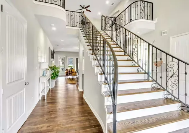 Photo 4 of Single family home for sale at 202 Scenic Dr, Rockwall, TX 75032 | MLS# 21305431 | Listing updated on 2026-08-22
