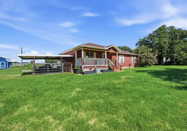 Photo 3 of Single family home for sale at 139 Private Road 4902, Azle, TX 76020 | MLS# 21304986 | Listing updated on 2026-07-06