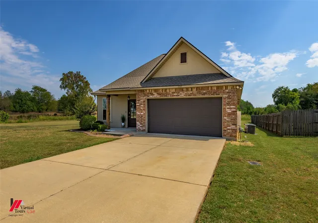 Photo 3 of Single family home for sale at 1161 Eli Conner Dr, Bossier City, LA 71112 | MLS# 21305542 | Listing updated on 2026-10-06