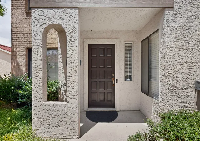 Homes for sale in Irving, TX | 513 Ranch Trl #123, Irving, TX 75063 | MLS# 21301528