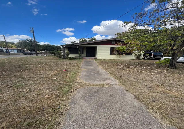 Single family home for sale at 4305 Canal St, Dallas, TX 75210 | MLS# 21305577
