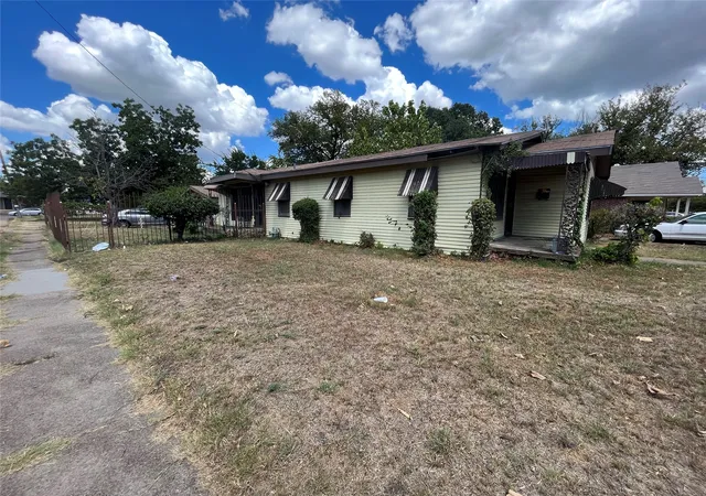 Photo 1 of Single family home for sale at 4305 Canal St, Dallas, TX 75210 | MLS# 21305577 | Listing updated on 2026-10-03