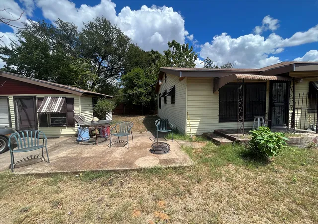 Photo 3 of Single family home for sale at 4305 Canal St, Dallas, TX 75210 | MLS# 21305577 | Listing updated on 2026-10-03