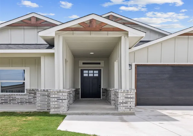 Photo 1 of Single family home for sale at 3005 Hanna Ave, Fort Worth, TX 76106 | MLS# 21305567 | Listing updated on 2026-08-23