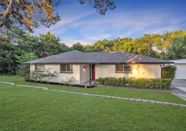 Photo 2 of Single family home for sale at 2010 Clearview Dr, Midlothian, TX 76065 | MLS# 21302171 | Listing updated on 2026-09-17