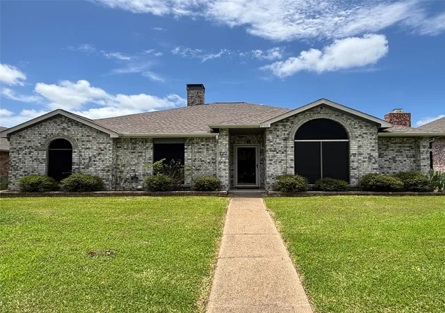 Photo 1 of Sale Pending at 722 Big Thicket Trl, Mesquite, TX 75149 | MLS# 21305545 | Listing updated on 2026-07-28