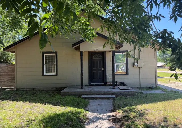 Photo 1 of Single family home for sale at 222 Cherry St, Clyde, TX 79510 | MLS# 21304978 | Listing updated on 2026-08-22