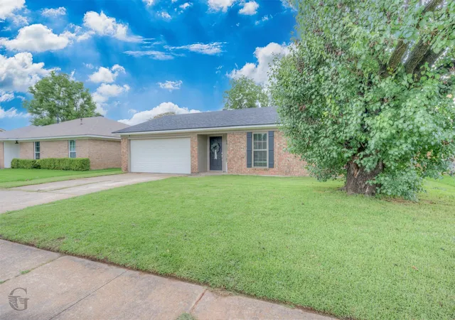 1st image of 4719 General Ewell Dr, Bossier City, LA 71112 | MLS# 21305635