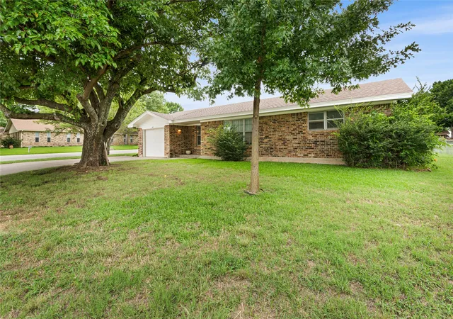 Homes for sale in Muenster, TX | 603 E 5th St, Muenster, TX 76252 | MLS# 21305609