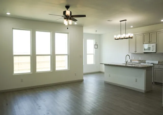 3rd image of 1011 Springview Ln, Mabank, TX 75147 | MLS# 21305654