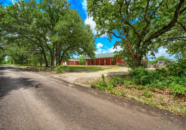 Photo 2 of Single family home for sale at 625 County Road 4735, Cumby, TX 75433 | MLS# 21304816 | Listing updated on 2026-08-22