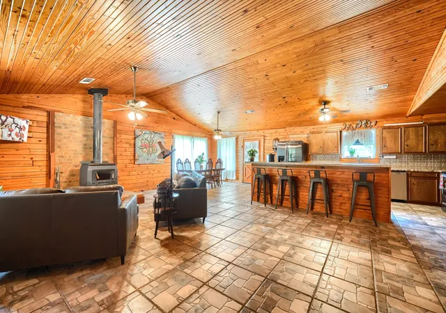 Photo 4 of Single family home for sale at 625 County Road 4735, Cumby, TX 75433 | MLS# 21304816 | Listing updated on 2026-08-22