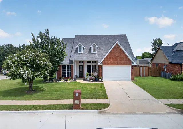Homes for sale in Krum, TX | 100 Radecke Rd, Krum, TX 76249 | MLS# 21305678