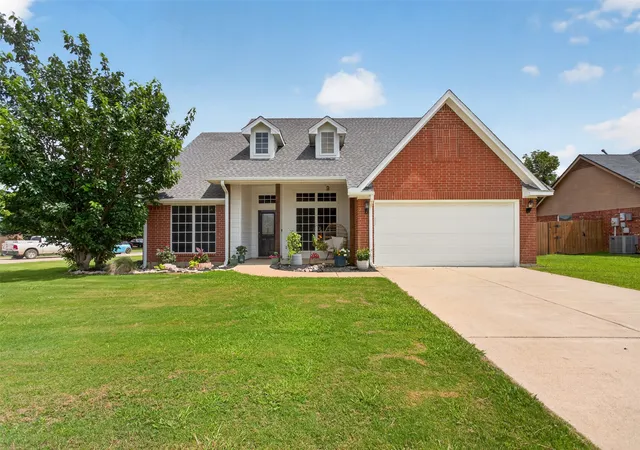 Photo 3 of Single family home for sale at 100 Radecke Rd, Krum, TX 76249 | MLS# 21305678 | Listing updated on 2026-08-03