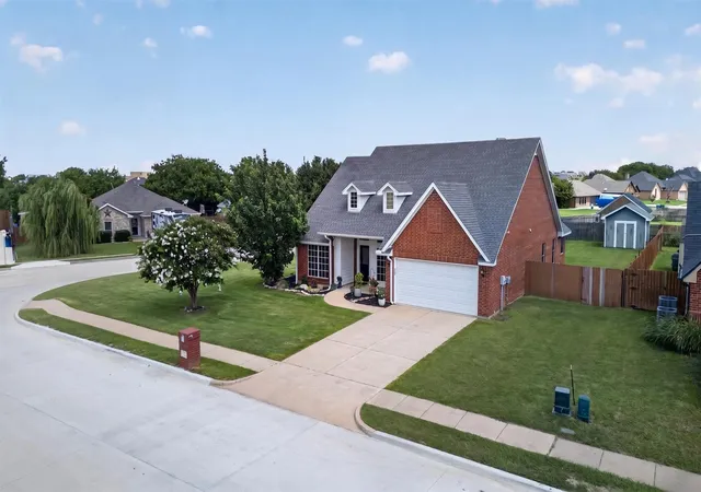 Photo 4 of Single family home for sale at 100 Radecke Rd, Krum, TX 76249 | MLS# 21305678 | Listing updated on 2026-08-03