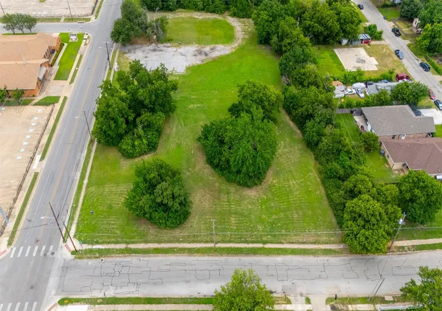 Photo 1 of Sale Pending at 5200 Ramey Ave, Fort Worth, TX 76105 | MLS# 21305699 | Listing updated on 2026-09-15