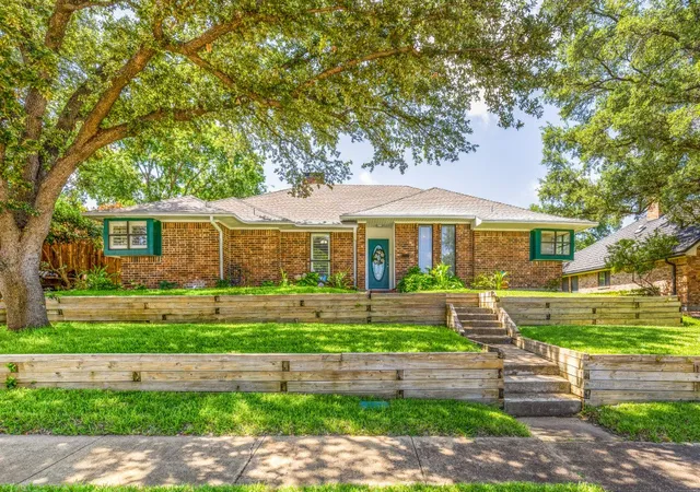Homes for sale in Carrollton, TX | 1207 Magnolia Dr, Carrollton, TX 75007 | MLS# 21301529