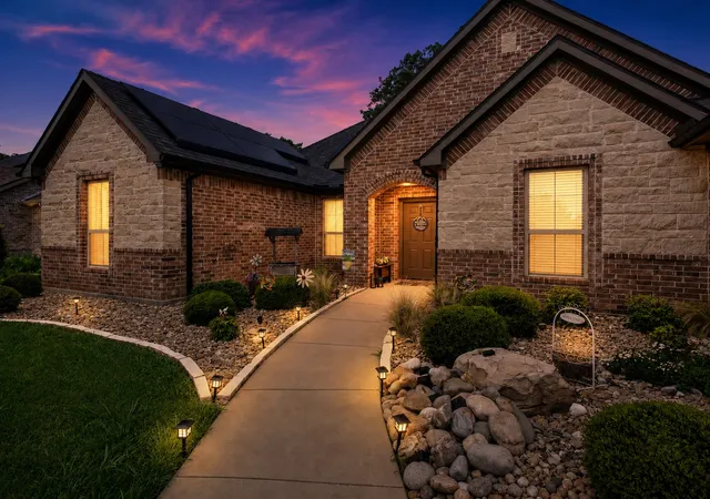 Photo 1 of Single family home for sale at 701 W Lamberth Rd, Sherman, TX 75092 | MLS# 21296523 | Listing updated on 2026-08-22