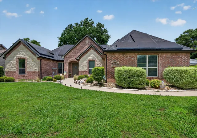 Photo 3 of Single family home for sale at 701 W Lamberth Rd, Sherman, TX 75092 | MLS# 21296523 | Listing updated on 2026-08-22