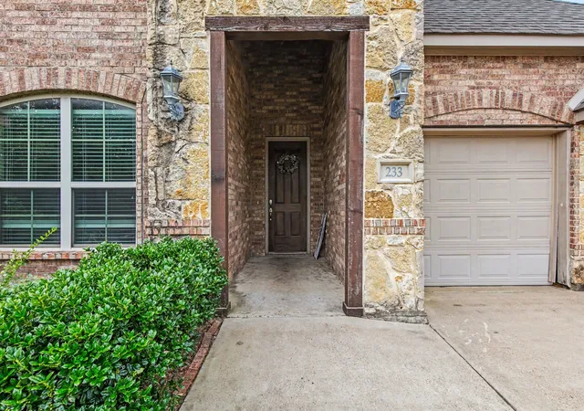 Photo 3 of Single family home for sale at 233 Hawks Ridge Trl, Burleson, TX 76028 | MLS# 21303709 | Listing updated on 2026-10-05