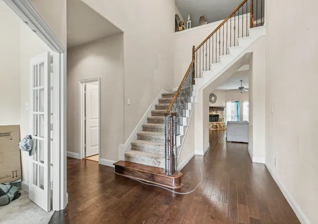 Photo 3 of Single family home for sale at 233 Hawks Ridge Trl, Burleson, TX 76028 | MLS# 21303709 | Listing updated on 2026-10-05