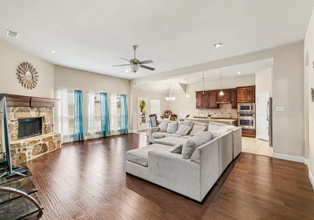 Photo 4 of Single family home for sale at 233 Hawks Ridge Trl, Burleson, TX 76028 | MLS# 21303709 | Listing updated on 2026-10-05