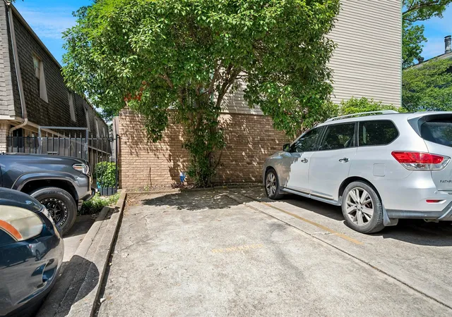 Listing Photo 2 - Condo for sale in building located at 3815 Holland Ave, Dallas, TX 75219 - Unit #1