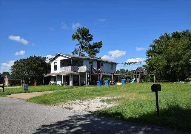 Photo 2 of Single family home for sale at 414 Starboard Dr, Gun Barrel City, TX 75156 | MLS# 21304943 | Listing updated on 2026-07-14