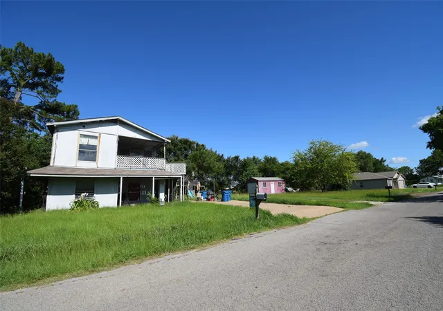 Photo 3 of Single family home for sale at 414 Starboard Dr, Gun Barrel City, TX 75156 | MLS# 21304943 | Listing updated on 2026-07-14
