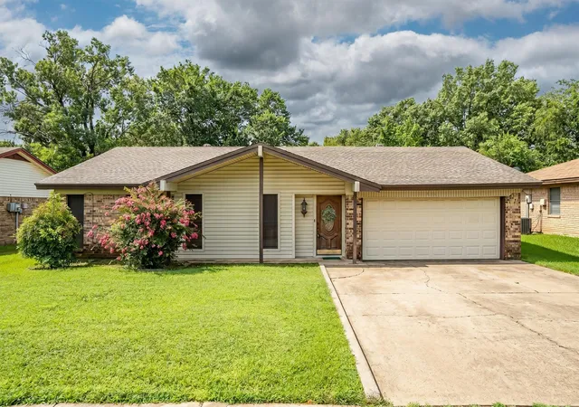 Homes for sale in Keller, TX | 436 E Hill St, Keller, TX 76248 | MLS# 21269021