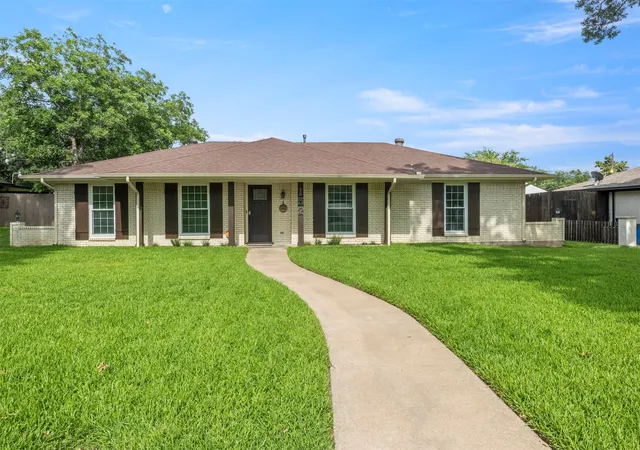Homes for sale in De Soto, TX | 152 Stardust Ln, De Soto, TX 75115 | MLS# 21305685