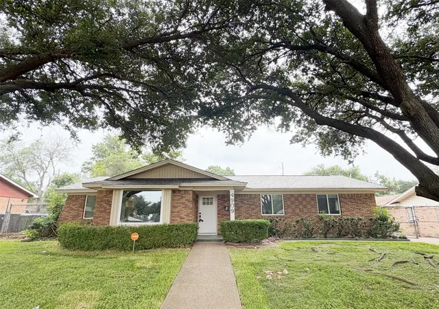 Photo 2 of Single family home for sale at 4909 Loch Lomond Dr, Waco, TX 76710 | MLS# 21305294 | Listing updated on 2026-08-29