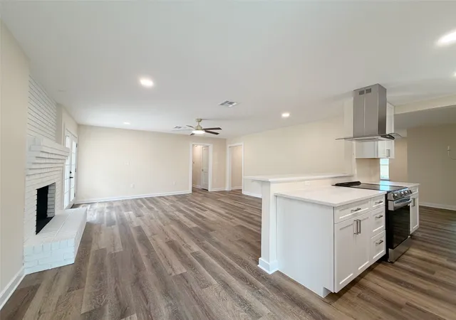 Photo 3 of Single family home for sale at 4909 Loch Lomond Dr, Waco, TX 76710 | MLS# 21305294 | Listing updated on 2026-08-29