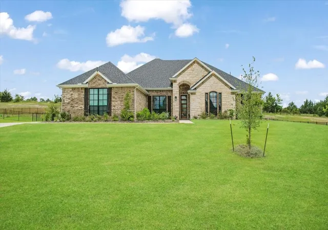 Photo 1 of Single family home for sale at 1080 Julian Dr, Van Alstyne, TX 75495 | MLS# 21300509 | Listing updated on 2026-08-30