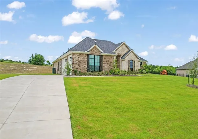 Photo 2 of Single family home for sale at 1080 Julian Dr, Van Alstyne, TX 75495 | MLS# 21300509 | Listing updated on 2026-08-30