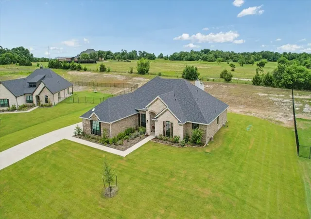 Photo 3 of Single family home for sale at 1080 Julian Dr, Van Alstyne, TX 75495 | MLS# 21300509 | Listing updated on 2026-08-30