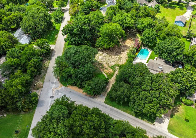 Photo 2 of Land for sale at 1539 Bella Vista Dr, Dallas, TX 75218 | MLS# 21305850 | Listing updated on 2026-08-22