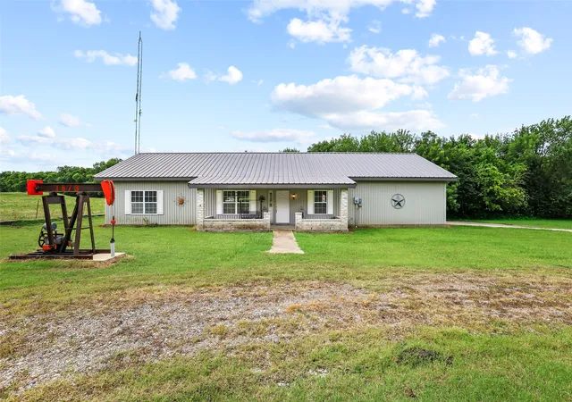 Single family home for sale at 1673 County Road 1525, Ector, TX 75439 | MLS# 21305756