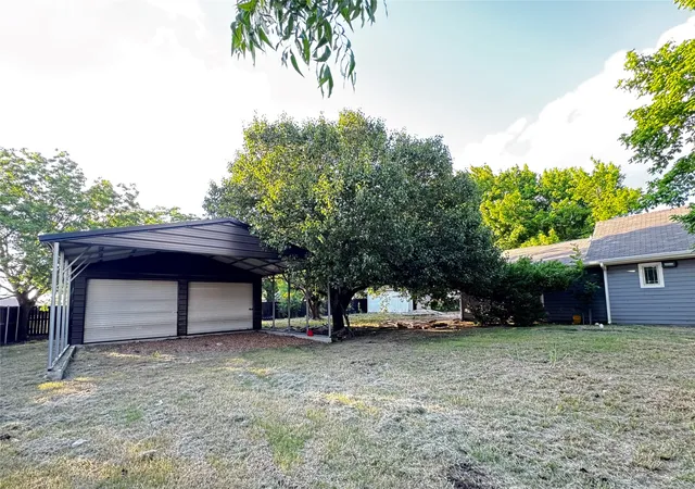 Photo 2 of Single family home for sale at 385 Main St, Howe, TX 75459 | MLS# 21300093 | Listing updated on 2026-09-21