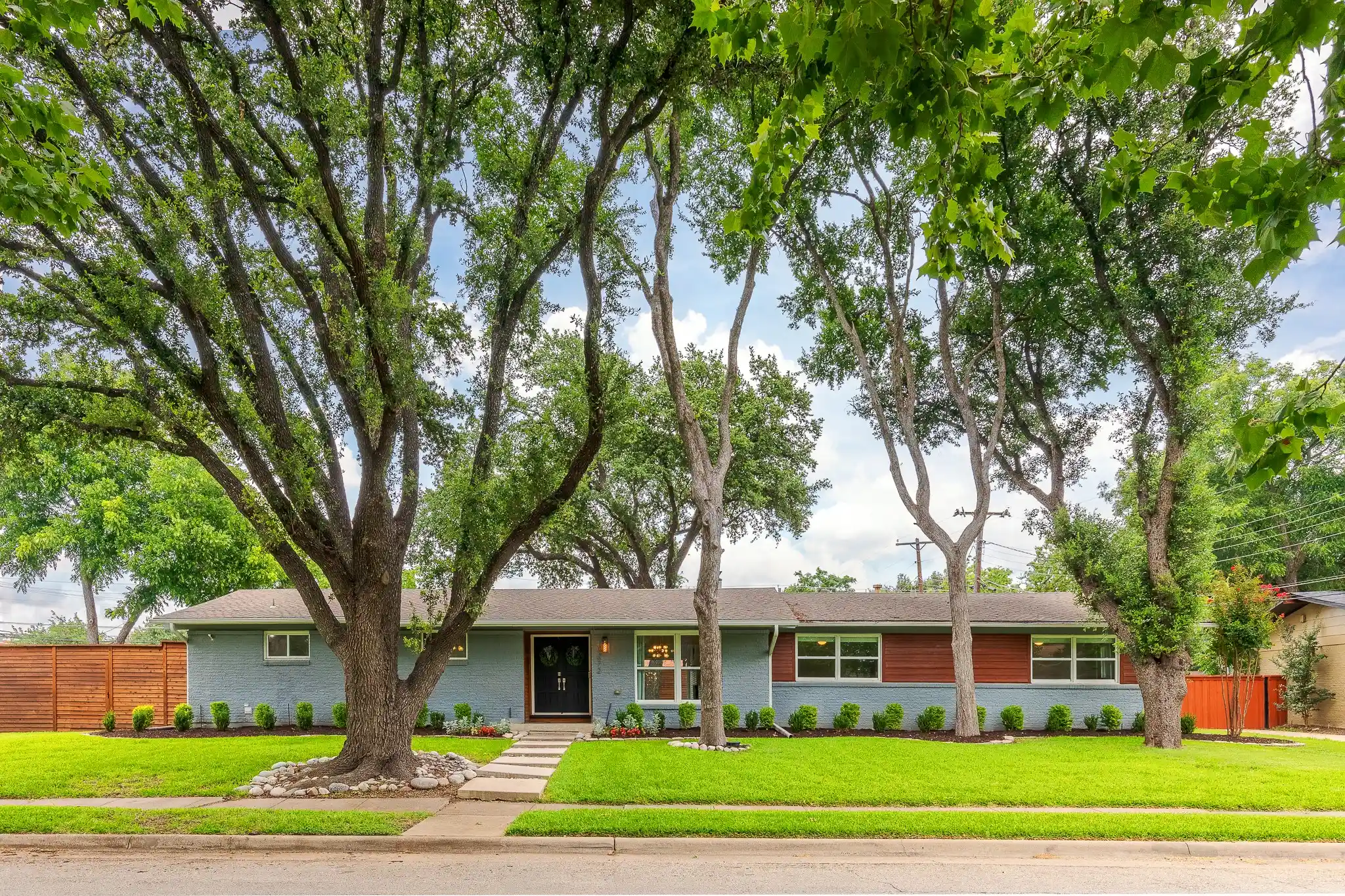 Photo 1 of Single family home for sale at 3672 Midpines Dr, Dallas, TX 75229 | MLS# 21304880 | Listing updated on 2026-10-24
