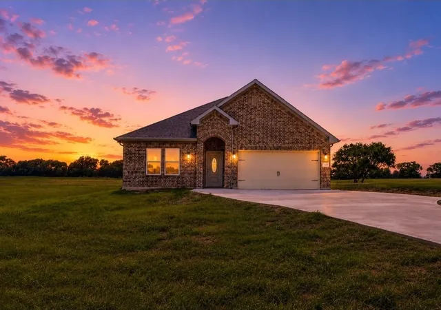 Single family home for sale at 1948 County Road 1255, Savoy, TX 75479 | MLS# 21297777