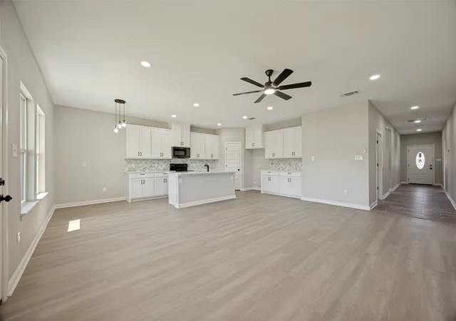 Photo 4 of Single family home for sale at 1948 County Road 1255, Savoy, TX 75479 | MLS# 21297777 | Listing updated on 2026-08-22