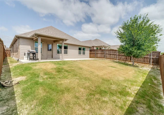 Photo 2 of Single family home for sale at 5573 Cypress Willow Bnd, Fort Worth, TX 76126 | MLS# 21305879 | Listing updated on 2026-08-27