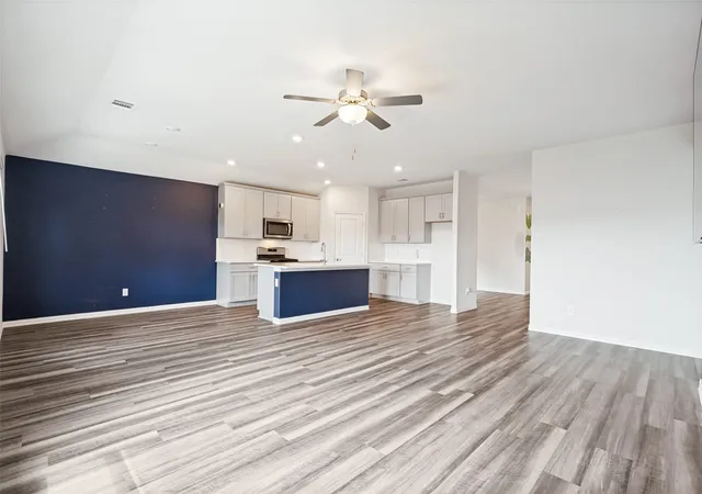 Photo 4 of Single family home for sale at 5573 Cypress Willow Bnd, Fort Worth, TX 76126 | MLS# 21305879 | Listing updated on 2026-08-27