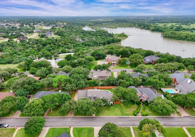 Homes for sale in Woodway, TX | 14035 Horseshoe Cir, Woodway, TX 76712 | MLS# 21304427