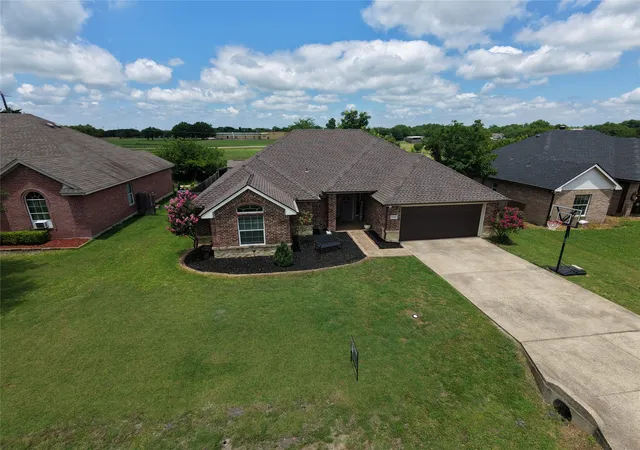 Photo 1 of Sale Pending at 106 Meadowlark Dr, Palmer, TX 75152 | MLS# 21305897 | Listing updated on 2026-07-20